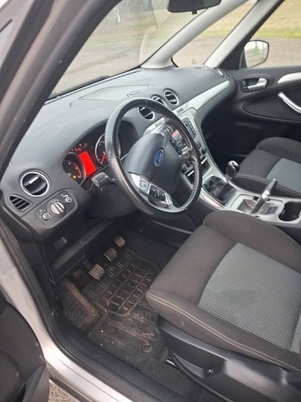 Ford S-MAX 3 of 3
