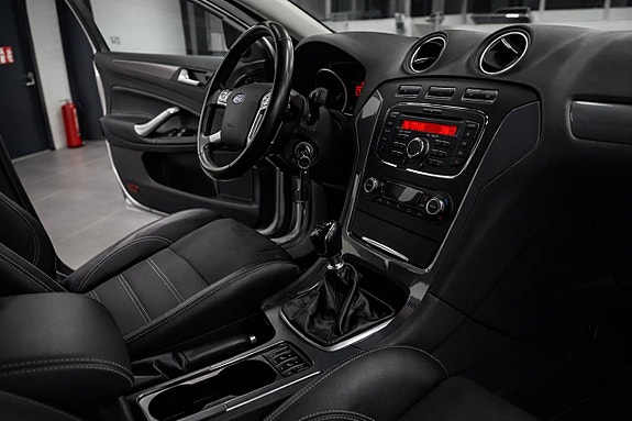 Ford Mondeo 14 of 19