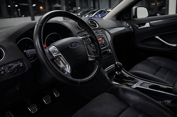 Ford Mondeo 13 of 19