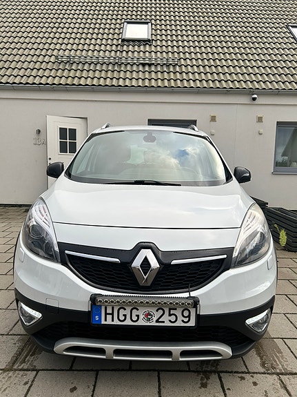 Renault Scenic XMod 2 of 11