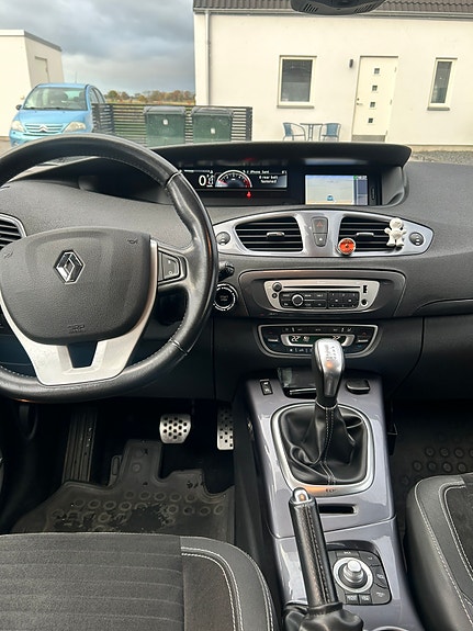 Renault Scenic XMod 7 of 11
