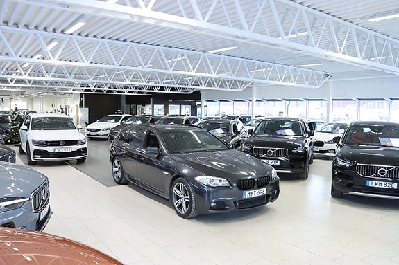 BMW 530d 2 of 5
