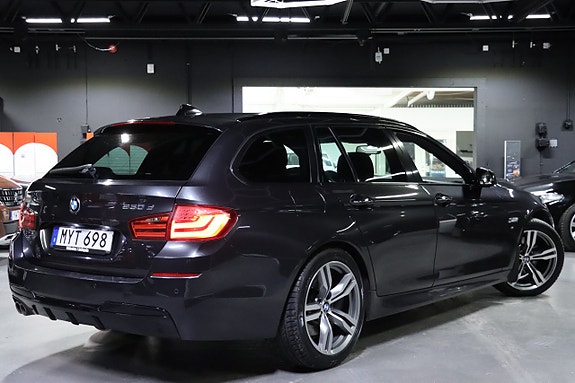 BMW 530d 4 of 5