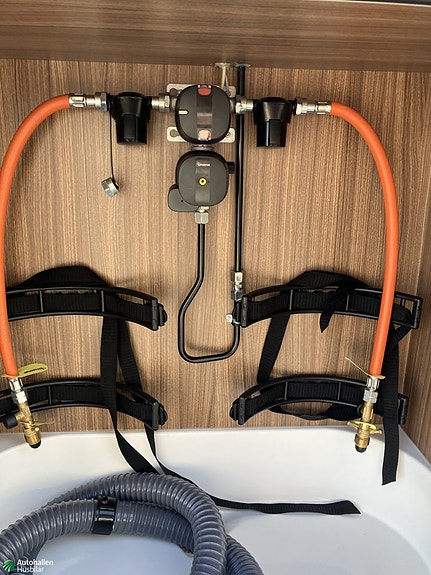 Eura Mobil Demo klippet!! Integra 760 EF Automat 180 hk 4,5 T Skinn 17 of 19