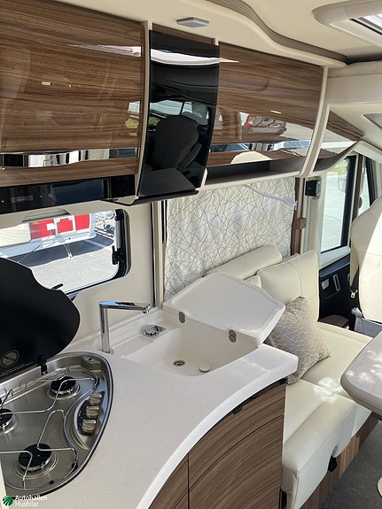 Eura Mobil Demo klippet!! Integra 760 EF Automat 180 hk 4,5 T Skinn 5 of 19