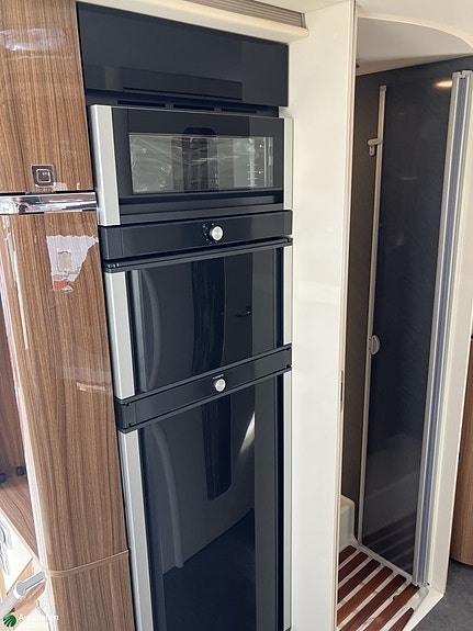 Eura Mobil Demo klippet!! Integra 760 EF Automat 180 hk 4,5 T Skinn 7 of 19