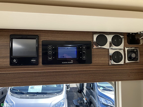 Eura Mobil Demo klippet!! Integra 760 EF Automat 180 hk 4,5 T Skinn 14 of 19