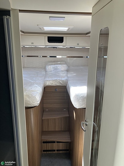 Eura Mobil Demo klippet!! Integra 760 EF Automat 180 hk 4,5 T Skinn 9 of 19