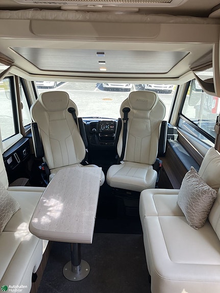 Eura Mobil Demo klippet!! Integra 760 EF Automat 180 hk 4,5 T Skinn 4 of 19