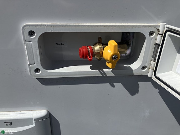 Eura Mobil Demo klippet!! Integra 760 EF Automat 180 hk 4,5 T Skinn 15 of 19