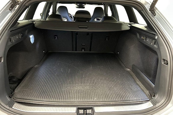 Volkswagen Passat 9 of 15