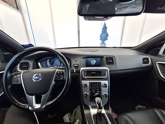 Volvo V60 16 of 18