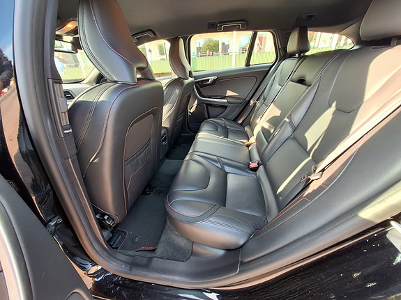 Volvo V60 10 of 18