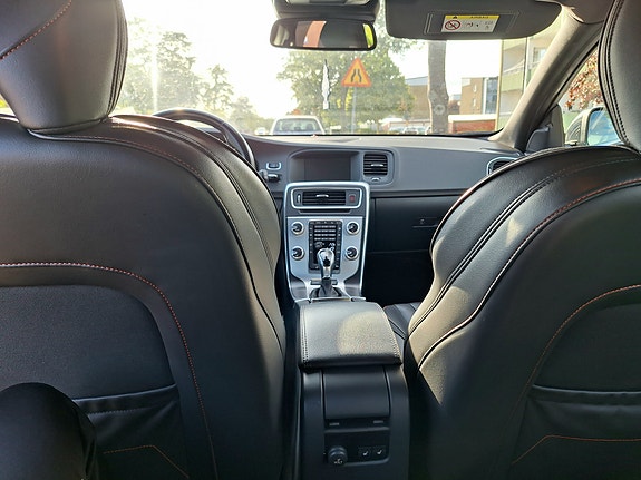 Volvo V60 12 of 18