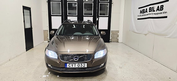 Volvo V70 3 of 5