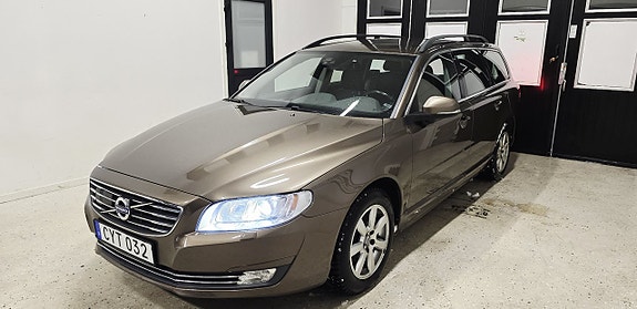 Volvo V70 2 of 5