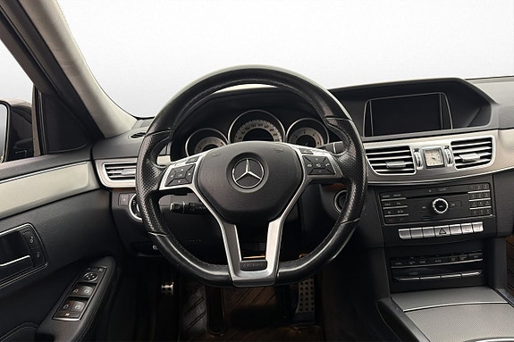 Mercedes-Benz E220 9 of 27
