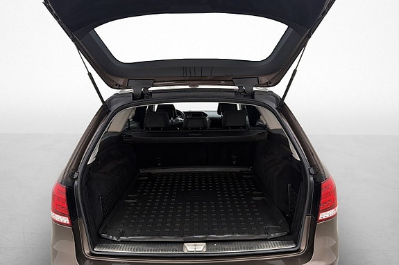 Mercedes-Benz E220 27 of 27
