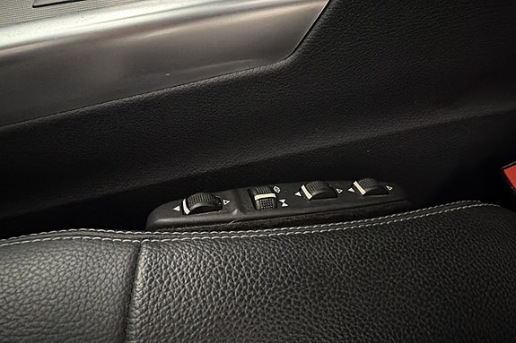 Mercedes-Benz E220 12 of 27