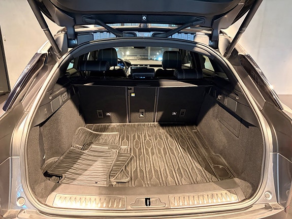 Land Rover Range Rover Velar 12 of 19