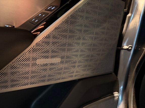 Land Rover Range Rover Velar 17 of 19