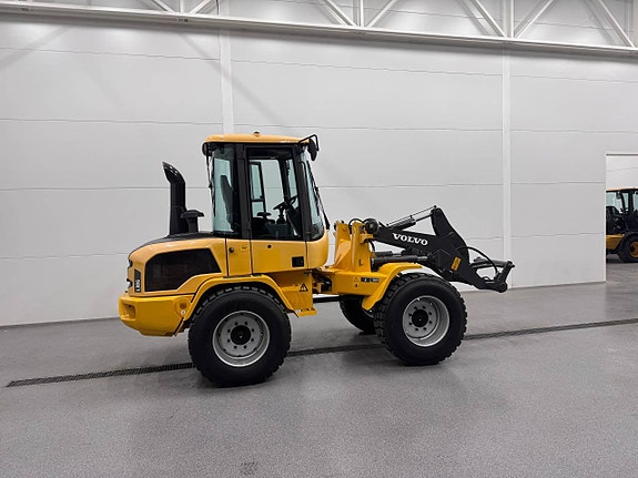 Volvo L30G med nya snödäck