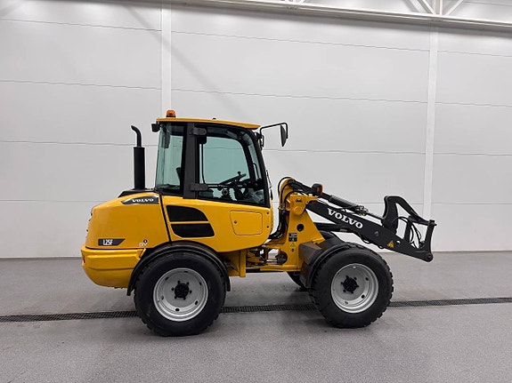 Volvo L25F med nya snödäck