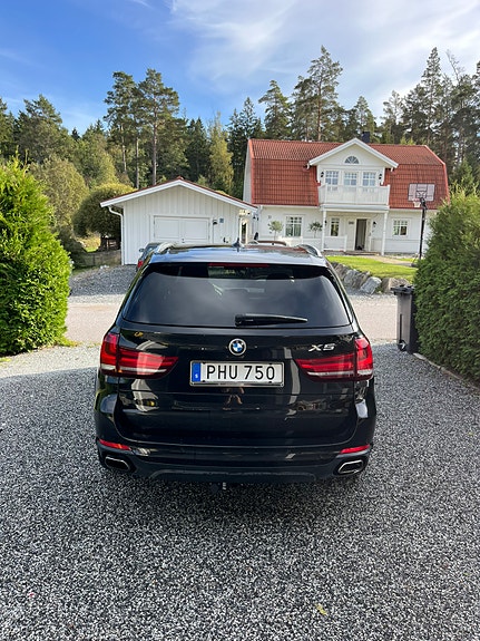 BMW X5 2 of 5