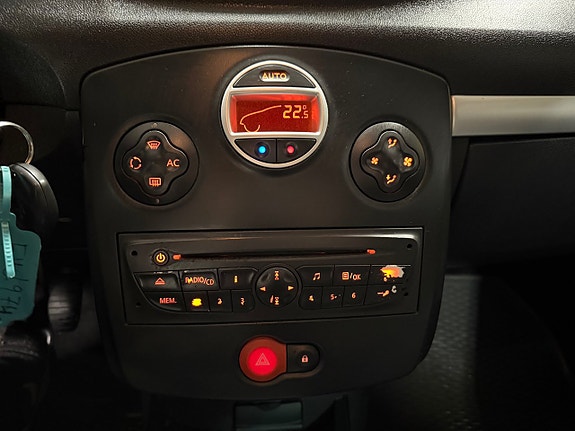 Renault Clio 8 of 12