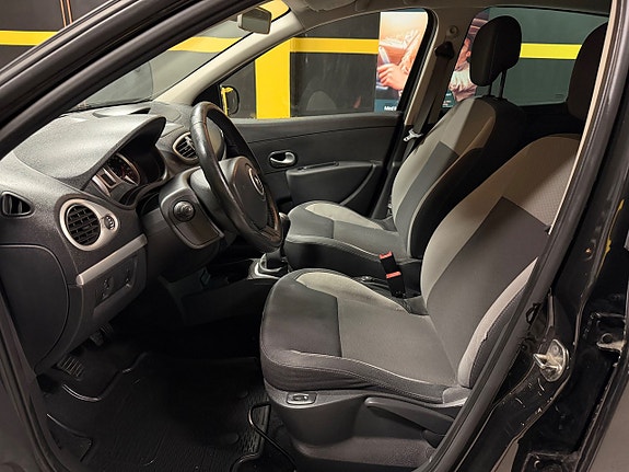 Renault Clio 11 of 12