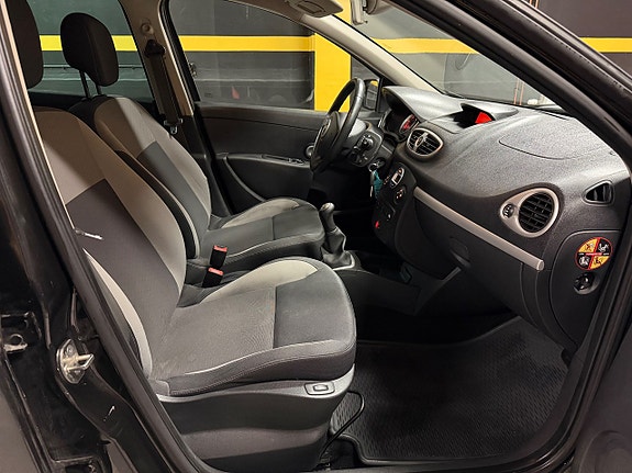 Renault Clio 10 of 12