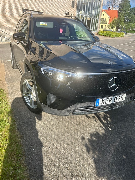 Mercedes-Benz EQB250+ 3 of 7
