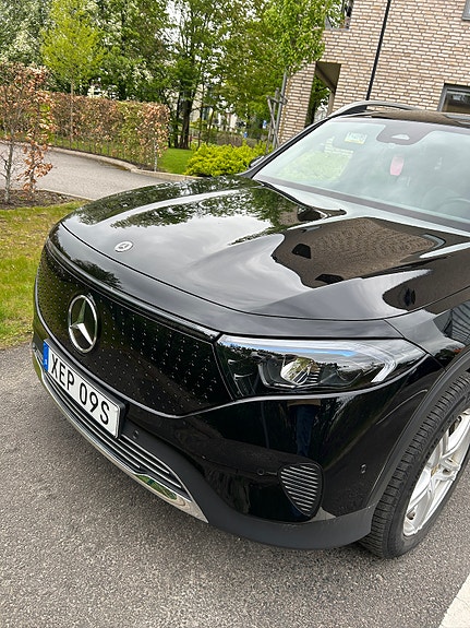 Mercedes-Benz EQB250+ 2 of 7