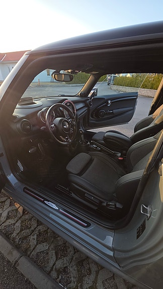 MINI Cooper S 3 of 5