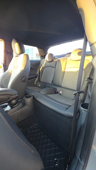 MINI Cooper S 4 of 5