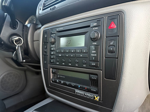Volkswagen Passat 12 of 16
