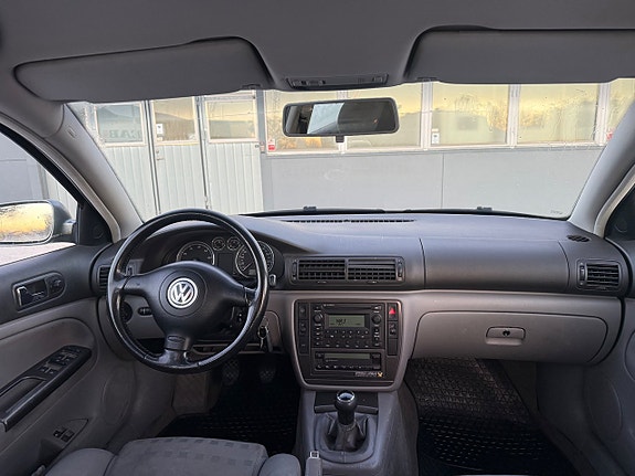 Volkswagen Passat 13 of 16