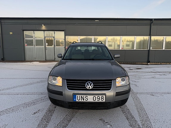 Volkswagen Passat 2 of 5