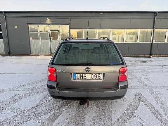 Volkswagen Passat 8 of 16
