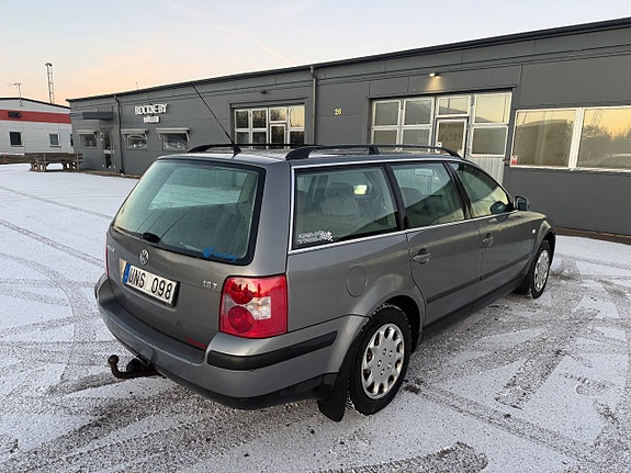 Volkswagen Passat 9 of 16