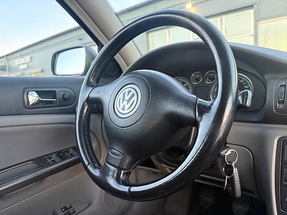 Volkswagen Passat 11 of 16