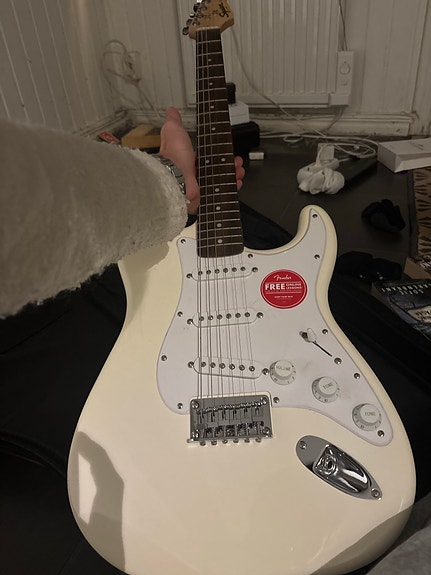 Squier Stratocaster Elgitarr vit