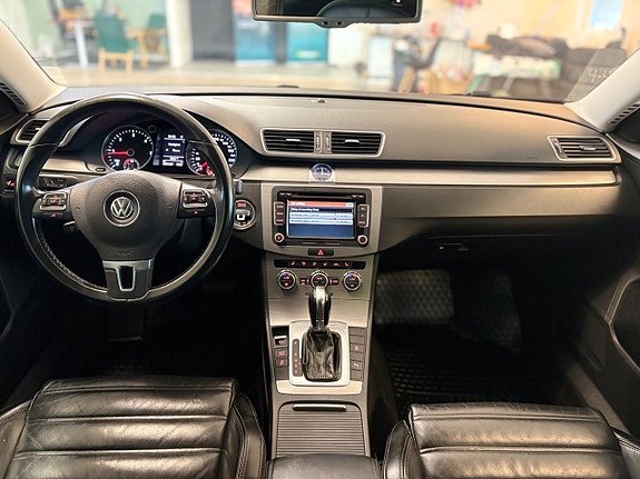 Volkswagen Passat 10 of 21