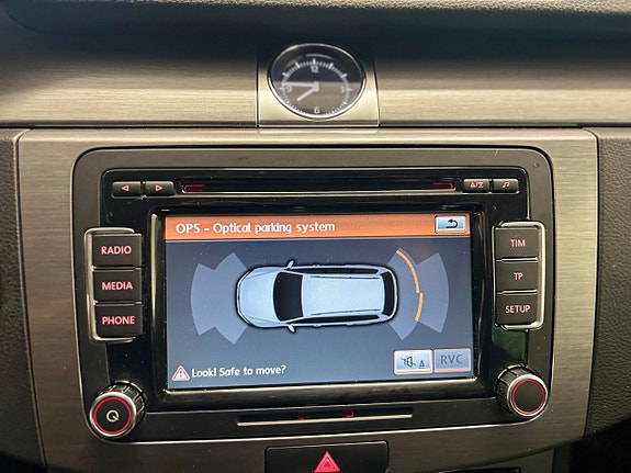 Volkswagen Passat 19 of 21