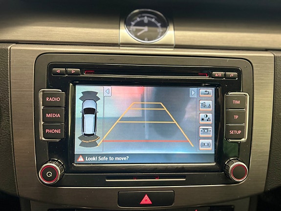 Volkswagen Passat 18 of 21