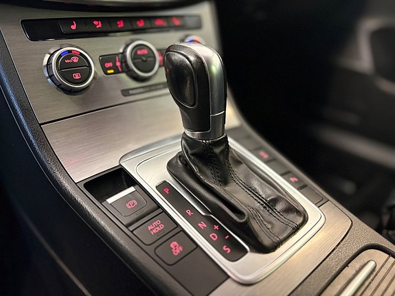 Volkswagen Passat 13 of 21