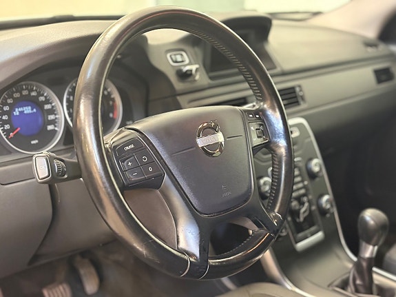 Volvo V70 13 of 27