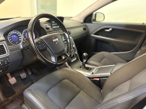 Volvo V70 12 of 27