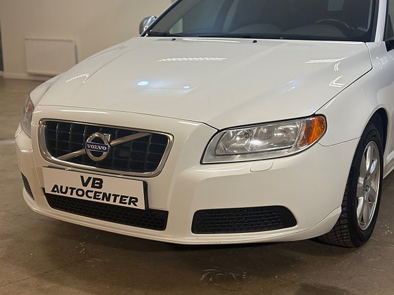 Volvo V70 3 of 27