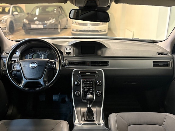 Volvo V70 11 of 27